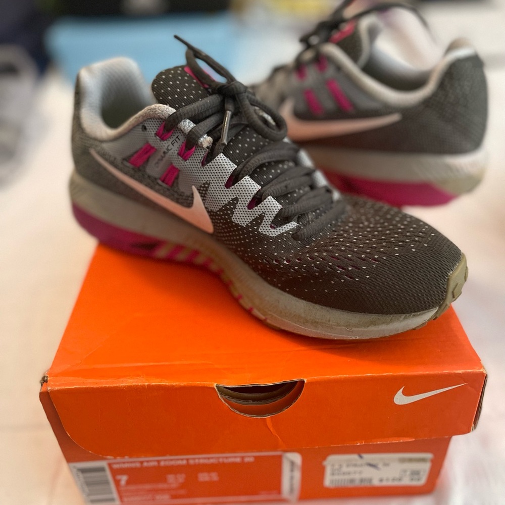 Nike Women’s Air Zoom Structure 20 Running Shoe;size 7; GUC
